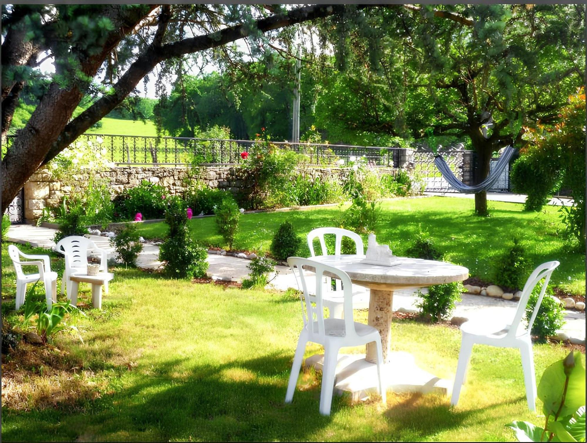 Appartement de 3 chambres avec jardin clos et wifi a Toulonjac Extérieur photo